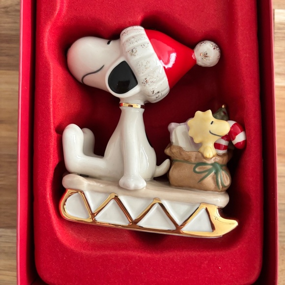 Lenox Peanuts Snoopy Sledding Into the Holidays 2021 Ornament - Picture 2 of 6